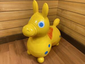 ロディ　 乗用玩具 黄色 RODY ノンフタル酸 青目 キッズ　体幹