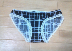 レース付きチェックパンツ　黒色　未使用品