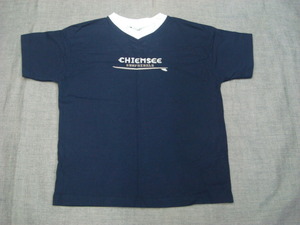 古着CHIEMSEE(キムジー)キッズVネックTシャツ（L）ネイビーXホワイト（サーフボードししゅう）