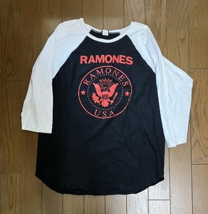 RAMONES / HEY HO LET