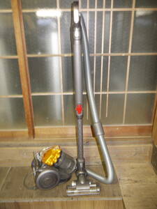 中古　動作しますがローラー回らず★dyson/ダイソン　サイクロンクリーナー　掃除機　キャニスター型　【DC26】