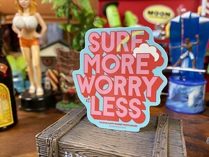 ハレイワ　ハッピーマーケットステッカー　Mサイズ　（054/SURF MORE WORRY LESS）　■　アメリカン雑貨　アメリカ雑貨