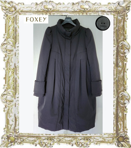 送料無料★定価8.3万円★FOXEY NEW YORK フォクシー 黒 モイスチャーストレッチ素材 パフスリーブ コクーンライン 温かい中綿コート 38