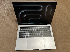 ★中古 良品★ Apple MacBook Pro13 Retina2017　i7 Touch Bar Mem16GB SSD512GB スペースグレイUSKey 4Port バッテリー新品交換済み！