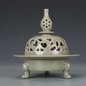 五代十国時代　越窯　青磁　透き彫り　磁薫香炉