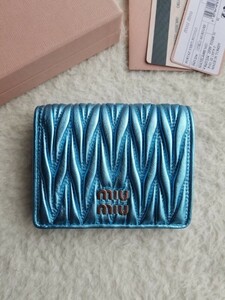 新品 MIU MIU ミュウミュウ マテラッセ レザー 2つ折り財布 CIELO MORDORE 5MV204 2FPP F03BR 国内完売 入手困難