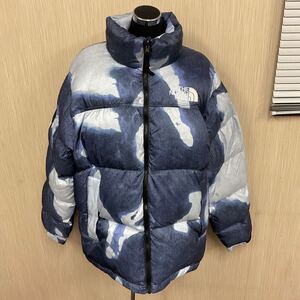 営AB31-100Y Supreme × THE NORTH FACE シュプリーム ザ ノースフェイス Bleached Demim Print Nuptse Jacket ヌプシ ND52001 サイズ LG