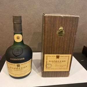 ナポレオン クルボアジェ NAPOLEON COURVOISIER ブランデー　７００ミリ未開栓