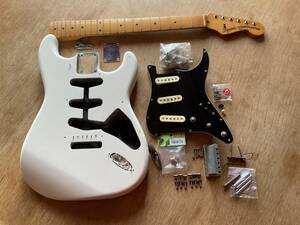 84年　ラッカー塗装　JVシリアル Fender Squier Stratocaster　SST−30 フェンダー　スクワイア