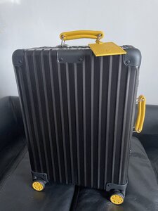 RIMOWA リモワ Classic Fight 20インチ 37リットル 機内持ち込み Cabin スーツケース トランク リモワ ブラック 黄色い付き 希少