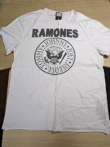 【服飾】 ビンテージ レア Tシャツ バンド 当時物? RAMONES ラモーンズ 2016 AMPLIFIED 半袖