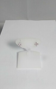 K18WGダイヤピアス！0.16ct.位。「4℃」。