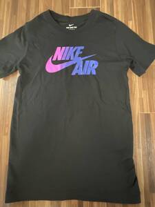 ★NIKE★145cm 黒地にNIKEロゴ Tシャツ　美品