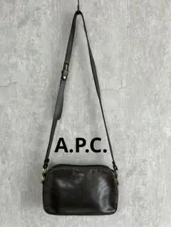 A.P.C. ショルダーバッグ アーペーセー　カバン　バッグ　シンプル　大人気