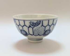 明治 大正 煎茶碗 印判手 亀甲紋 菊花 染付 湯呑 茶器 骨董 アンティーク ヴィンテージ