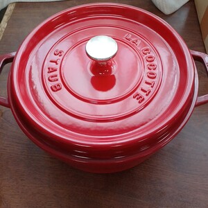  ココット　ストウブ　staub　 レッド　24cm　 調理器具 両手鍋　長期保管