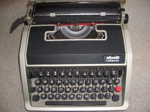 ◆昭和 レトロ olivetti LETTERA DL タイプライター オリベッティー アンティーク /73