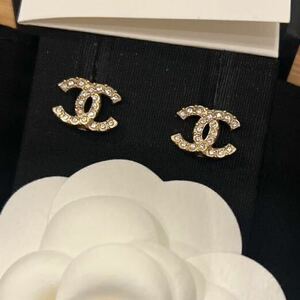 未使用品　CHANEL ピアス