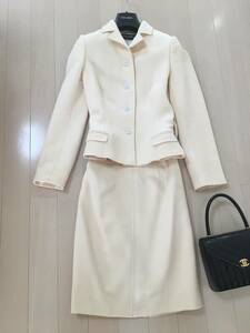 美品　定価35万円　ドルチェ&ガッバーナ　スーツ　40 M 白　最高級　ホワイト　