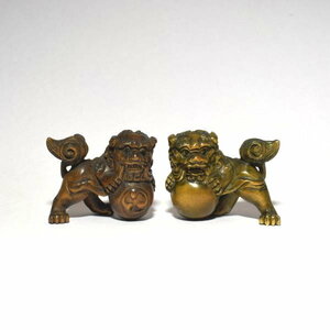 根付 獅子 狛犬 一対 柘植 木彫品 木製 彫刻品 na07-b2-26