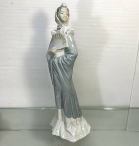 希少 LLADROリヤドロ(リアドロ)　NAO LADY MADE IN SPAIN　アンティーク陶磁器　扇子を持つ女性　貴婦人　中古美品