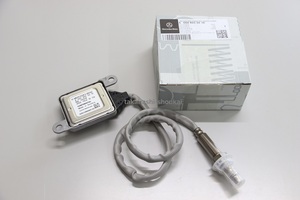 W218 CLS400 フロント 右側用（触媒前）ベンツ純正 NOXセンサー A000905501064 (A0009055010・A00090503903) 必ず適合確認ください