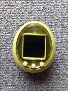 Tamagotchi iD たまごっち あいでぃー イエロー バンダイ .