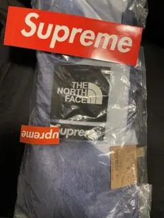 Supreme×THE NORTH FACE コラボ　ダウンマフラー。