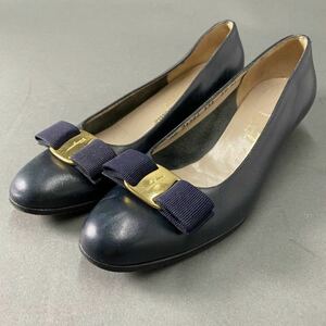 ◯3b6 Salvatore Ferragamo サルヴァトーレフェラガモ イタリア製 ヴァラリボン ヒール パンプス シューズ 6 1/2 ネイビー グリーン系