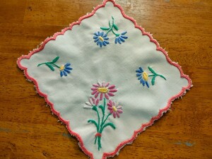 ハンガリー 手刺繍 フランス刺繍 ドイリー ビンテージ　東欧　花柄