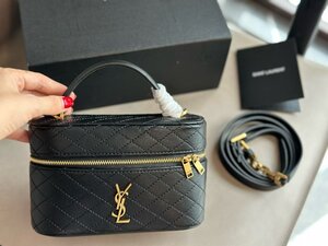 SAINT LAURENT　ハンドバッグ　レディースバッグ　ショルダーバッグ　サンローラン　ブラック　オシャレ　カジュアル　1000円～