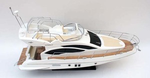 ●新品特価　精密級フライブリッジ型クルーザー Azimut 40 60cmL