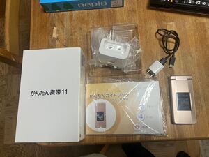 SoftBank かんたん携帯11 A207SH 8ヶ月使用品 ソフトバンク ゴールド　おまけ付き