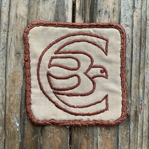 【7.2㎝×7.2㎝】70s 鳥 刺繍ワッペン 茶色■ビンテージ オールド レトロ アメリカ古着 雑貨 動物 ハト ピース パッチ No.3