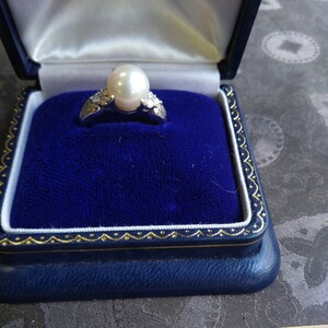 本真珠Pt900指輪９ミリ玉6、4グラムダイヤ0、19サイズ18、5