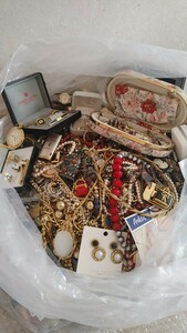 1円スタート　15kg アクセサリー大量セット ジャンクアクセサリー イミテーションアクセサリー ネックレス ブローチ ピアス 指輪 