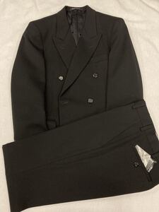 【新品】未使用 一点物 超レアな6ッ釦2ッ掛け礼服ダブル スーツ サイズYA体4号 日本製　御幸毛織使用 ノータック 高級な紋柄裏地