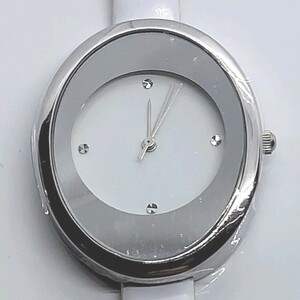 【401801 L9】LE CLUB DES CREATEURS DE BEAUTE　腕時計　クォーツ　ノベルティ品　箱、説明書付き