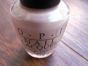 在庫僅か●激レア OPI● B13　Bare it in trafalgar square　　●シェルピンク系クリーミィーカラー　　新品　匿名発送