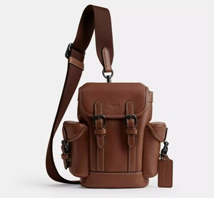 ロサンゼルスから最新本物をお届け!!　　【直営モデル】COACH Hitch Backpack 13 ショルダー　CW459　US限定!! 　2024秋冬最新!!