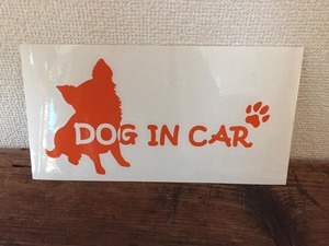 ■□ Dog in car □■　チワワ　カッティング　ステッカー　犬 アニマル シール デコ 雑貨 インテリア 車 オレンジ