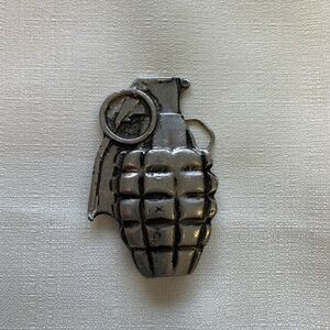 バックル ベルト部品　金属製　手榴弾形　保管品