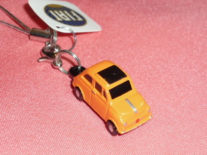 激レア！2012年 FIAT500 フィアット５００ オレンジ ミニカー マスコットストラップ＆ファスナーアクセサリー(非売品)