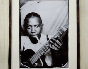 ロバート・ジョンソン/ダイムストアー・フォト/アートピクチャ額装/Robert Johnson/クロスロード/Cross Road/ブルース伝説/モノクロ写真