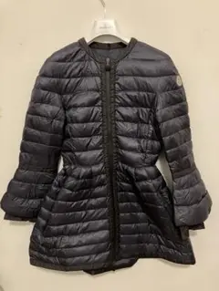 Moncler モンクレール　シルエットの素敵なダウンコート　ネイビー