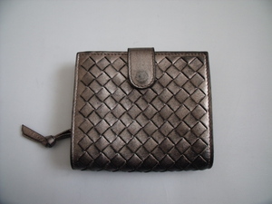 $ 美品 $ ■ BOTTEGA VENETA ■ ボッテガヴェネタ ■ イントレチャート・ラウンドファスナー 2つ折り 財布■ メタリックシルバー■送料無料