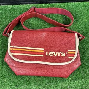 Levi’s◆Levi’s　リーバイス/ショルダーバッグ/メッセンジャーバッグ　バッグ　レザー　レッド