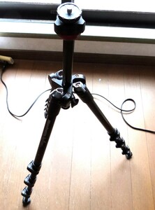 マンフロット　Manfrotto befree live MVKBFR-LIVE　アルミ製4段の三脚　雲台、ケース無し