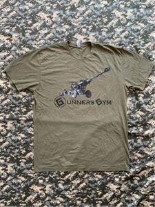 米軍 放出品 Tシャツ 基地内 ジム GUNNERS GYM サイズ L 半袖 アメリカ USA サバゲー 演習 アウトドア キャンプ BBQ ゴルゴ 沖縄 希少 T