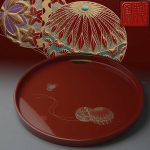 UT879 漆工芸【静鳳 作】朱漆塗 鞠蝶蒔絵丸盆 径30cm 重410g 紙箱附・煎茶盆 煎茶道具 伝統工芸